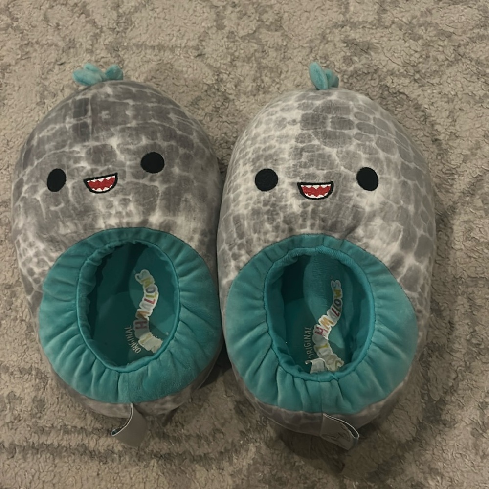 (around size 7 women’s) “Chuey” squishmallow slippers